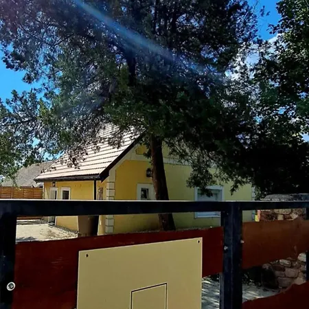 Kali-lak Vendeghaz * Köveskál