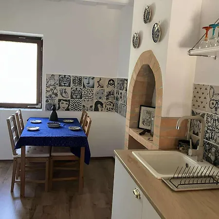 Kali-lak Vendeghaz * Köveskál