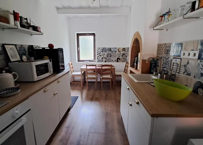 Kali-lak Vendeghaz * Köveskál