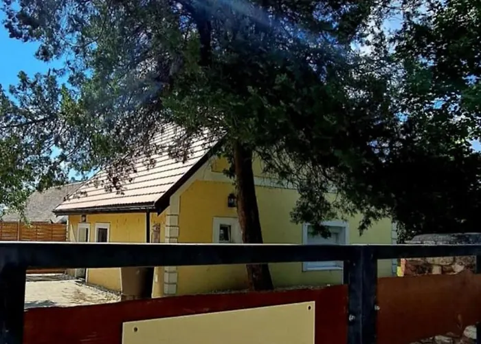 Kali-lak Vendeghaz * Köveskál